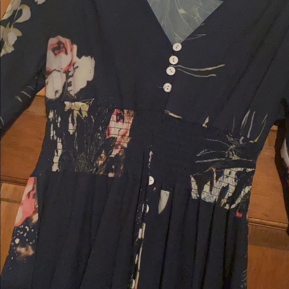 Women’s dress - Picture 2 of 2